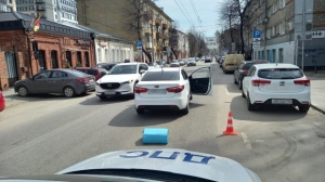 12-летняя девочка попала под колеса автомобиля в Воронеже