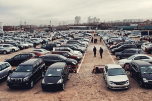 Мантуров внес предложение о запрете использования водителями старых автомобилей в России